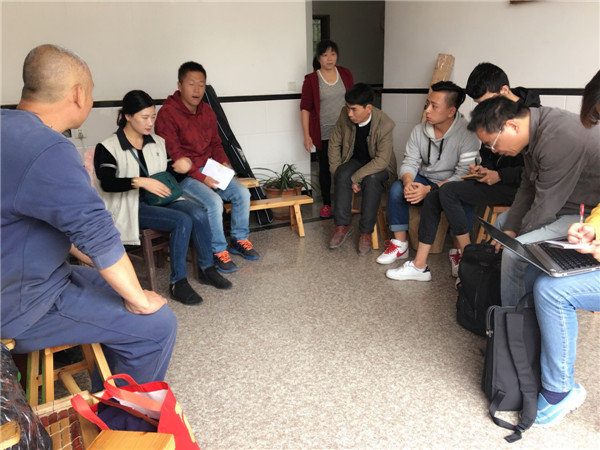 和北墘村委会商议黄酒节流程.JPG